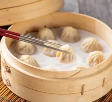 传统小笼包