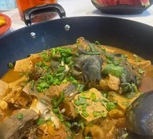 Bamboo-Cooked Catfish in Iron Pot