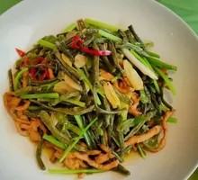 Shredded Pork with Sea Cabbage Stir-fry