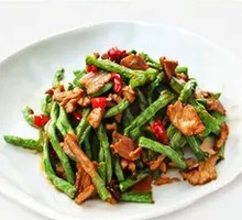 Long Green Bean Stir-Fried with Pork Rice Bowl