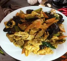 Sour Stir-Fried Egg with Wood Ear Mushrooms