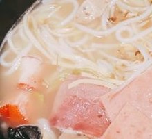 Crossing-the-bridge Rice Noodles