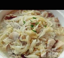 Sour Cabbage Stewed Pork Shank