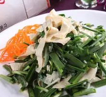Stir-fried leek with tofu skin