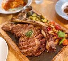 Classic Angus Tomahawk Steak