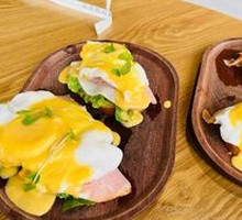 Smoked Salmon Benedict