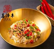 Sliced Beef with Green and Red Peppers Noodles