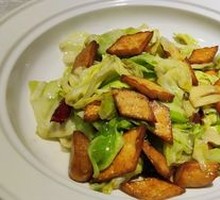 Lotus cabbage stir-fried with naan