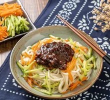 香辣肉丁炸酱面