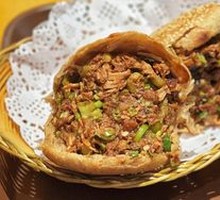 Braised Pork in Flatbread