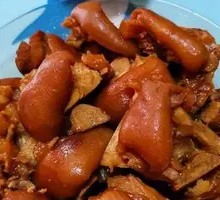 Braised Pork Trotters in Soy Sauce