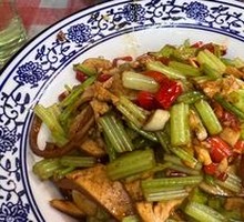 Stir-fried celery with fried tofu