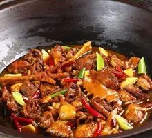 Stir-fried Chicken in Iron Pot