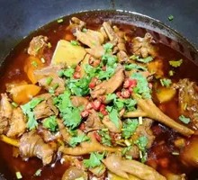 Farmhouse Wooden Pot Stewed Chicken