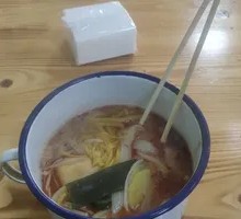 Old-Style Spicy Hot Pot in Large Tea Cup