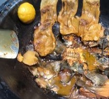 Stir-fried Crucian Carp in Iron Pot
