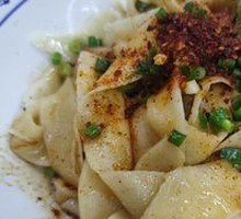 Oil-Poured Wide Noodles