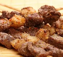 Charcoal-grilled Lamb Skewers