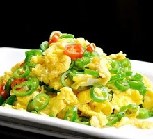 Stir-fried Eggs with Green Chili