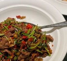 Stir-Fried Beef with Yellow Onion
