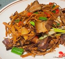 Stir-fried smoked bamboo shoots with preserved pork