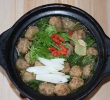 Braised Pork Meatballs in Clay Pot