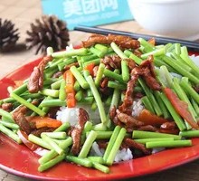 Stir-fried garlic shoots with pork over rice