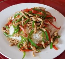 青椒炒牛肉盖浇饭