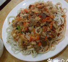 Stir-Fried Mushroom and Meat over Noodles