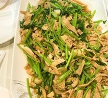 Stir-fried Scallion with Fish Balls