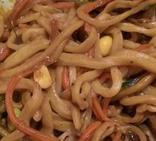 传统肉丁炸酱面
