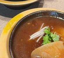Braised Crab Meat with Shark Fin in Clay Pot