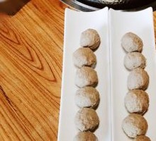 Hand-Pressed Juicy Beef Meatballs (6 pieces)