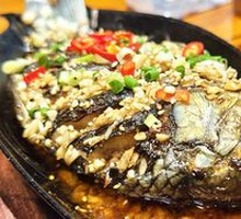Sautéed Crucian Carp on Iron Plate