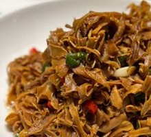 Preserved Pork with Bamboo Shoot Skin Stir-fry