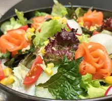 Salmon Garden Salad