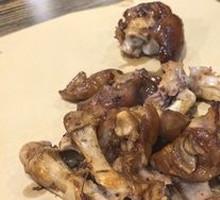 坑烤猪蹄