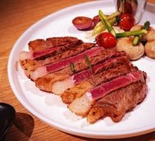 Caramelized Garlic Black Pepper Sirloin Steak