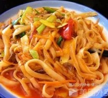Stir-Fried Beef with Knife-Cut Noodles