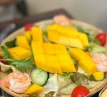 Mango Shrimp Salad