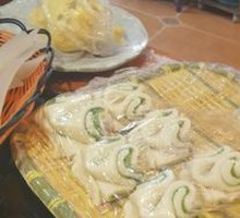 Flower-shaped steamed bun