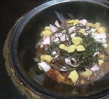 Stir-fried Live Fish in Iron Pot