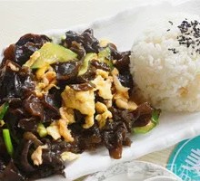 Wood Ear Mushroom and Pork Rice Bowl