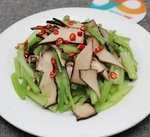 Stir-fried celery with fried tofu