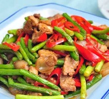 Garlic Shoot Stir-Fried Beef Noodles