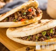 Meat-filled Bread with Egg