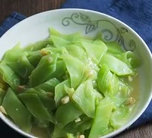 Garlic Stir-Fried Green Bamboo Shoots