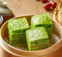 Spinach and Red Date Cake