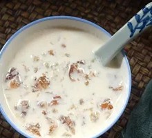 Fresh Milk Peach Gum and Tremella Dessert