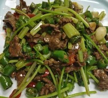 Stir-Fried Beef with Yellow Onion